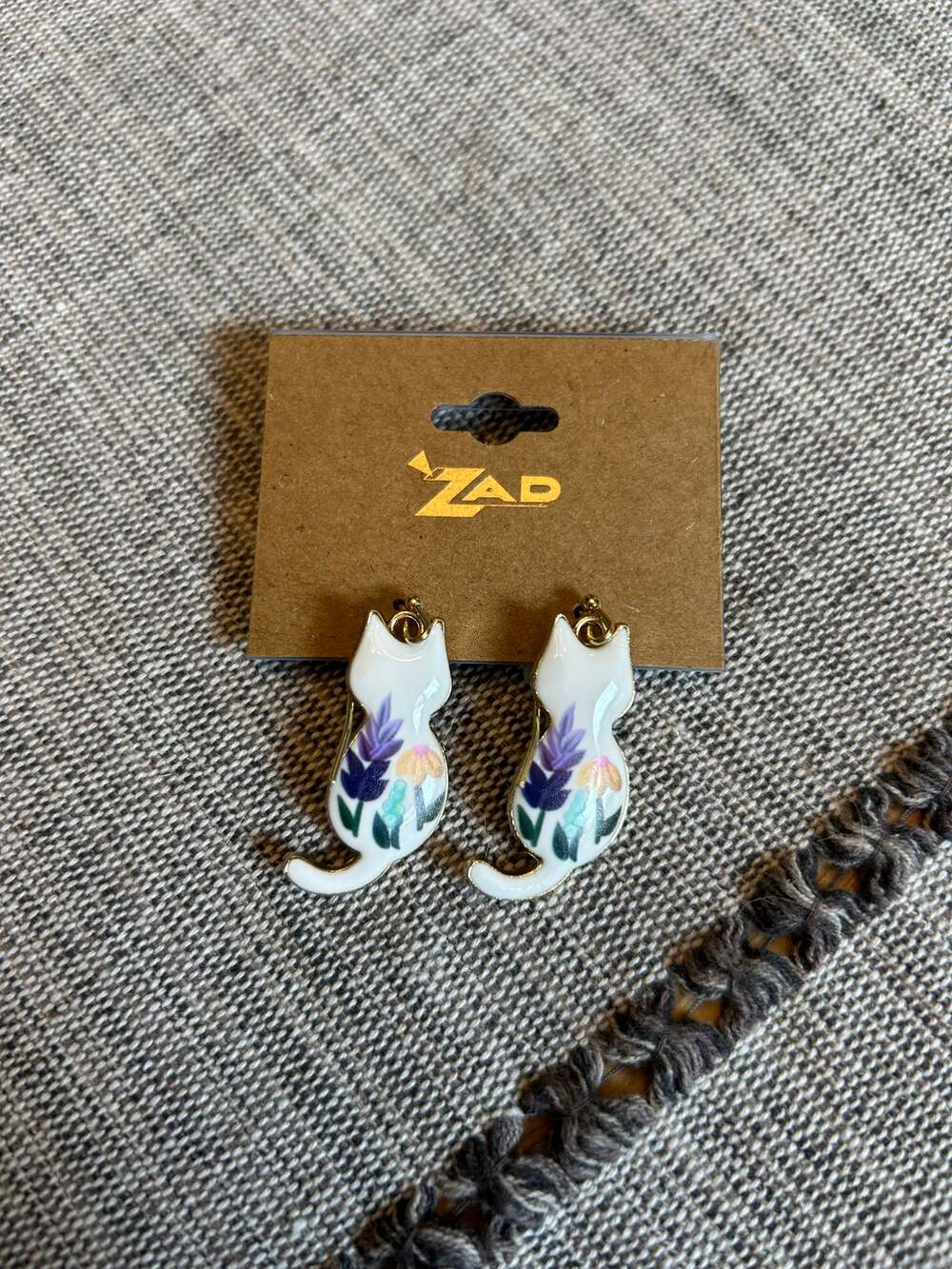 Cute Kitty Cat Earrings White Dangly Earrings Cats Flowers Gold